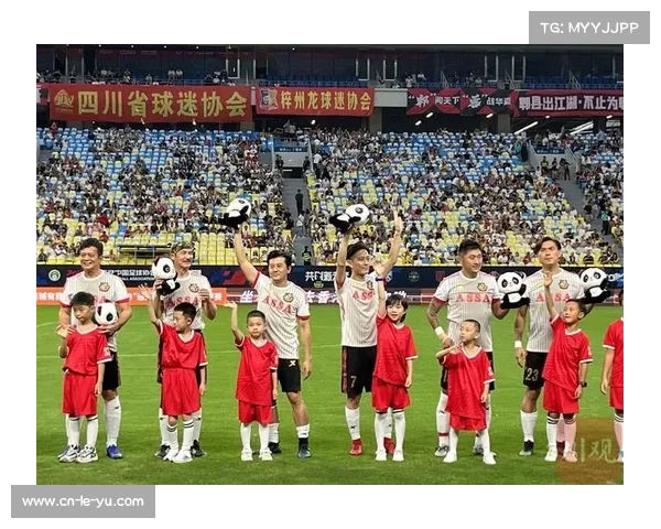 明星足球赛成都站阵容公布，高峰陈百祥领衔